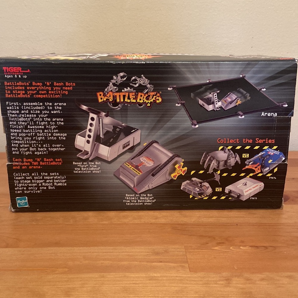 2001 Battlebots Bump N' Bash Bots TORO & ATOMIC WEDGIE Arena. - Picture 6 of 6